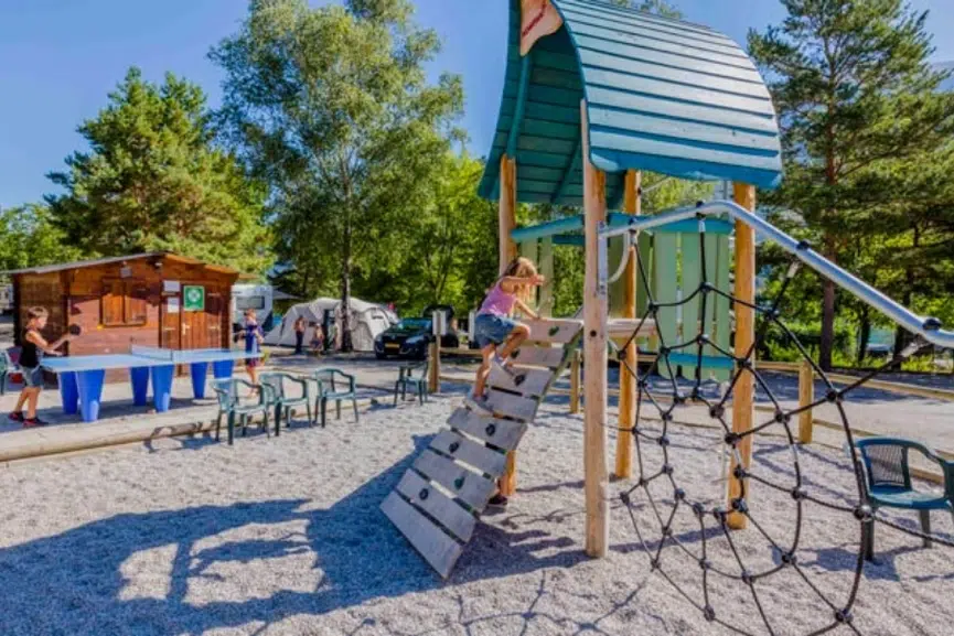 camping avec aire de jeux